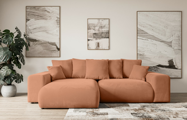 Bezug: Samt, Farbe: Apricot - Kronos 41, Stellvariante: Ottomane Links, Stoffbeschreibung: KRONOS: Scheuerfester (50.000 Martindale-Zyklen), flauschiger Möbelstoff mit weicher Plüschoberfläche, lichtecht (5), reibecht (4-5), pillingarm (4). Gewicht 275 g/m2 ±5%., Materialzusammensetzung: 100% Polyseter, Pilling Resistenz: 5, Abriebfestigkeit: 4, Scheuerbeständigkeit: 50000 Martindale-Zyklen, Ausstattung: Kissen, Zimmer: Wohnzimmer, Tiefe: 176 cm, Breite: 266 cm, Höhe: 72 cm, Länge der Schlaffläche: 196 cm, Breite der Schlaffläche: 150 cm, Liegehöhe: 45 cm, Anzahl der Sitzflächen: 4, Sitzfüllung: Wellenfeder, Anzahl der Rückenkissen: 5, Art der Rückenkissen: Rückenkissen, Annzahl der Sitzkissen: 2, Anzahl der Zierkissen: 2, Material der Füße: Kunststoff, Höhe der Füße: 5 cm, Farbe der Füße: Schwarz, Tiefe der Armlehnen: 126 cm, Breite der Armlehnen: 32 cm, Höhe der Armlehnen: 57 cm, Breite der Ottomane: 100 cm, Tiefe der Ottomane: 160 cm, Tiefe der Sitzfläche: 116 cm, Sitzhöhe: 45 cm, Art des Stauraumes: Innenfach geschlossen, Schlaffunktion: Mit Schlaffunktion - 1