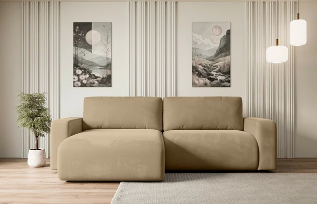 Bezug: Samt, Farbe: Beige - Kronos 35, Stellvariante: Universall - Links/Rechts angeordnet, Stoffbeschreibung: KRONOS: Scheuerfester (50.000 Martindale-Zyklen), flauschiger Möbelstoff mit weicher Plüschoberfläche, lichtecht (5), reibecht (4-5), pillingarm (4). Gewicht 275 g/m2 ±5%., Materialzusammensetzung: 100% Polyester, Pilling Resistenz: 5, Abriebfestigkeit: 5, Scheuerbeständigkeit: 50000 Martindale-Zyklen, Zimmer: Wohnzimmer, Tiefe: 143 cm, Breite: 247 cm, Höhe: 83 cm, Schlaffunktion: Mit Schlaffunktion, Länge der Schlaffläche: 205 cm, Breite der Schlaffläche: 123-cm, Liegehöhe: 40 cm, Anzahl der Sitzflächen: 3, Sitzfüllung: Wellenfeder + T30-Schaumstoff, Anzahl der Rückenkissen: 2, Art der Rückenkissen: Abnehmabr, Annzahl der Sitzkissen: 2, Material der Füße: Kunststoff, Höhe der Füße: 3,5 cm, Farbe der Füße: Schwarz, Tiefe der Armlehnen: 88 cm, Breite der Armlehnen: 23 cm, Breite der Ottomane: 100 cm, Tiefe der Ottomane: 107 cm, Tiefe der Sitzfläche: 52 cm, Sitzhöhe: 40 cm, Art des Stauraumes: Innenfach geschlossen - 1