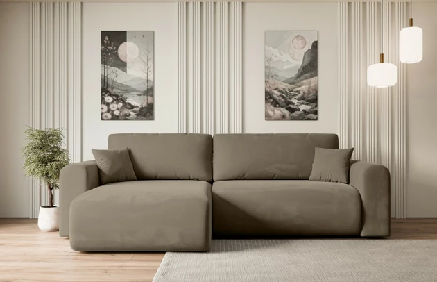 Bezug: Samt, Farbe: Braun - Paros 03, Stellvariante: Universall - Links/Rechts angeordnet, Stoffbeschreibung: paros-ist-ein-sehr-weicher-mobelstoff-mit-einer-angenehmen-haptik-50-000-martindale-zyklen-100-pes-pillingarm4-5-reibecht4-5-lichtecht67-gewicht-260-g-m2-±5, Materialzusammensetzung: 100% Polyester, Pilling Resistenz: 5, Abriebfestigkeit: 5, Scheuerbeständigkeit: 50000 Martindale-Zyklen, Zimmer: Wohnzimmer, Tiefe: 145 cm, Breite: 272 cm, Höhe: 83 cm, Schlaffunktion: Mit Schlaffunktion, Länge der Schlaffläche: 204 cm, Breite der Schlaffläche: 120 cm, Liegehöhe: 40 cm, Anzahl der Sitzflächen: 3, Sitzfüllung: Wellenfeder + T30-Schaumstoff, Anzahl der Rückenkissen: 2, Art der Rückenkissen: Abnehmabr, Annzahl der Sitzkissen: 2, Anzahl der Zierkissen: 2, Material der Füße: Kunststoff, Höhe der Füße: 3,5 cm, Farbe der Füße: Schwarz, Tiefe der Armlehnen: 90 cm, Breite der Armlehnen: 22 cm, Breite der Ottomane: 93 cm, Tiefe der Ottomane: 106 cm, Tiefe der Sitzfläche: 50 cm, Sitzhöhe: 40 cm, Art des Stauraumes: Innenfach geschlossen - 1