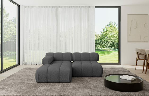 Bezug: Bouclé, Farbe: Grau - Quelle 92, Stellvariante: Ottomane Links, Stoffbeschreibung: Polsterstoff Quelle: hochwertiger Bouclé Stoff, strapazierfähig, atmungsaktiv und pflegeleicht. (80.000 Martindale-Zyklen) 100 % PES, pillingarm(4-5), Gewicht 315 g/m² ±5 %, Materialzusammensetzung: 100% Polyseter, Pilling Resistenz: 5, Abriebfestigkeit: 5, Scheuerbeständigkeit: 80000 Martindale-Zyklen, Zimmer: Wohnzimmer, Tiefe: 160 cm, Breite: 190 cm, Höhe: 70 cm, Anzahl der Sitzflächen: 4, Sitzfüllung: Wellenfeder und T30-Schaum, Art der Rückenkissen: Rückenlehne - feste, Annzahl der Sitzkissen: 2, Breite der Ottomane: 95 cm, Tiefe der Ottomane: 160 cm, Tiefe der Sitzfläche: 65 cm, Sitzhöhe: 40 cm, Schlaffunktion: Ohne Schlaffunktion - 1