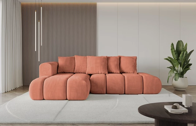 Bezug: Samt, Farbe: Apricot - Dream Velvet 202.07, Stellvariante: Ottomane Links, Stoffbeschreibung: Polsterstoff Dream Velvet: Wasserabweisender und leicht zu reinigender Möbelstoff, scheuerfest (30.000 Martindale-Zyklen) lichtecht (6) und pillingarm (4-5), aus 100 % PES, Gewicht 360 g/m2 ±5 %, Materialzusammensetzung: 100% Polyseter, Pilling Resistenz: 4, Abriebfestigkeit: 5, Scheuerbeständigkeit: 100000 Martindale-Zyklen, Zimmer: Wohnzimmer, Tiefe: 185 cm, Breite: 185 cm, Höhe: 90 cm, Länge der Schlaffläche: 240 cm, Breite der Schlaffläche: 140 cm, Liegehöhe: 42 cm, Anzahl der Sitzflächen: 4, Sitzfüllung: Wellenfeder + HR35 und T30-Schaum, Anzahl der Rückenkissen: 5, Art der Rückenkissen: Rückenkissen, Annzahl der Sitzkissen: 2, Material der Füße: Kunststoff, Höhe der Füße: 1,5 cm, Tiefe der Armlehnen: 100 cm, Breite der Armlehnen: 22 cm, Höhe der Armlehnen: 63 cm, Breite der Ottomane: 120 cm, Tiefe der Ottomane: 150 cm, Tiefe der Sitzfläche: 70 cm, Sitzhöhe: 42 cm, Art des Stauraumes: Innenfach geschlossen, Ausstattung: Nicht zutreffend, Anzahl der Zierkissen: Nicht zutreffend, Schlaffunktion: Mit Schlaffunktion - 1