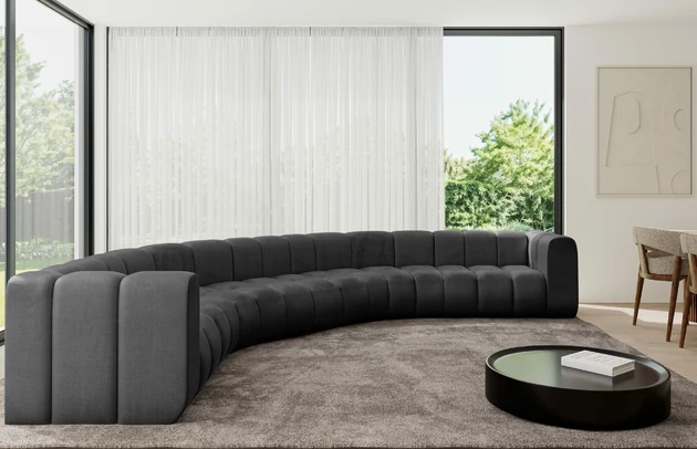 Bezug: Samt, Farbe: Schwarz - Monolith 95, Stellvariante: U-Form, Stoffbeschreibung: MONOLITH: Wasserabweisender und leicht zu reinigender Möbelstoff, scheuerfest (100.000 Martindale-Zyklen) lichtecht (5) und pillingarm (4-5), aus 100 % PES, Gewicht 330 g/m2 ±5 %, Materialzusammensetzung: 100% Polyseter, Pilling Resistenz: 4, Abriebfestigkeit: 5, Scheuerbeständigkeit: 100000 Martindale-Zyklen, Zimmer: Wohnzimmer, Tiefe: 373 cm, Breite: 373 cm, Höhe: 70 cm, Anzahl der Sitzflächen: 7, Sitzfüllung: Wellenfeder, Art der Rückenkissen: Rückenlehne - feste, Tiefe der Sitzfläche: 62 cm, Sitzhöhe: 40 cm, Schlaffunktion: Ohne Schlaffunktion - 1