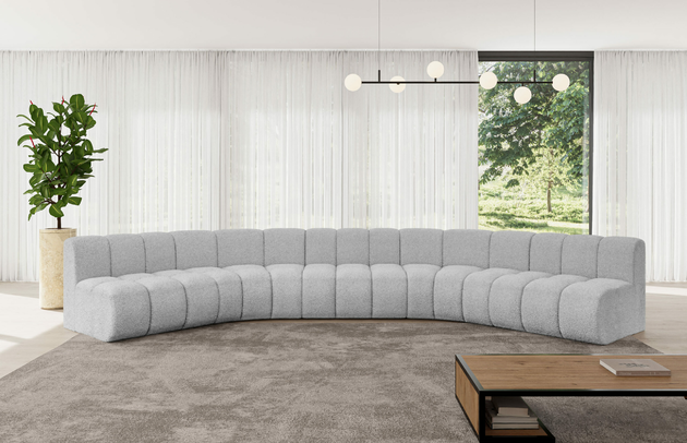 Bezug: Bouclé, Farbe: Hellgrau - Quelle 83, Stellvariante: U-Form, Stoffbeschreibung: Polsterstoff Quelle: hochwertiger Bouclé Stoff, strapazierfähig, atmungsaktiv und pflegeleicht. (80.000 Martindale-Zyklen) 100 % PES, pillingarm(4-5), Gewicht 315 g/m² ±5 %, Materialzusammensetzung: 100% Polyseter, Pilling Resistenz: 5, Abriebfestigkeit: 5, Scheuerbeständigkeit: 80000 Martindale-Zyklen, Zimmer: Wohnzimmer, Tiefe: 174 cm, Breite: 490 cm, Höhe: 70 cm, Anzahl der Sitzflächen: 7, Sitzfüllung: Wellenfeder, Art der Rückenkissen: Rückenlehne - feste, Tiefe der Sitzfläche: 62 cm, Sitzhöhe: 40 cm, Schlaffunktion: Ohne Schlaffunktion - 1