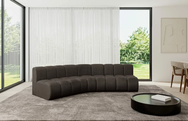 Bezug: Samt, Farbe: Braun - Monolith 15, Stellvariante: Abgerundete Ecke, Stoffbeschreibung: MONOLITH: Wasserabweisender und leicht zu reinigender Möbelstoff, scheuerfest (100.000 Martindale-Zyklen) lichtecht (5) und pillingarm (4-5), aus 100 % PES, Gewicht 330 g/m2 ±5 %, Materialzusammensetzung: 100% Polyseter, Pilling Resistenz: 4, Abriebfestigkeit: 5, Scheuerbeständigkeit: 100000 Martindale-Zyklen, Zimmer: Wohnzimmer, Tiefe: 174 cm, Breite: 290 cm, Höhe: 70 cm, Anzahl der Sitzflächen: 5, Sitzfüllung: Wellenfeder, Art der Rückenkissen: Rückenlehne - feste, Tiefe der Sitzfläche: 62 cm, Sitzhöhe: 40 cm, Schlaffunktion: Ohne Schlaffunktion - 1