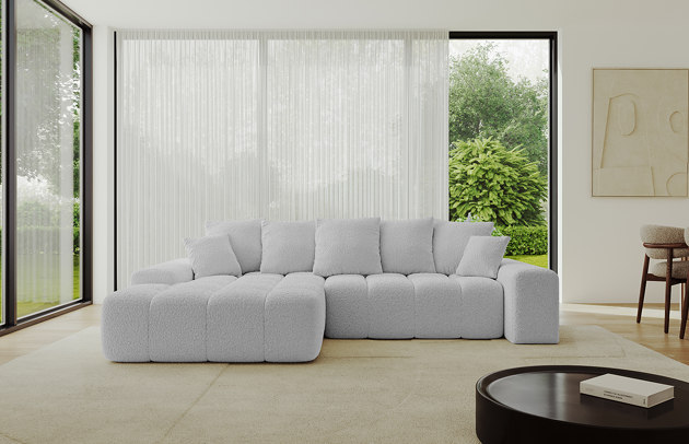 Bezug: Bouclé, Farbe: Hellgrau - Quelle 83, Stellvariante: Ottomane Links, Stoffbeschreibung: Polsterstoff Quelle: hochwertiger Bouclé Stoff, strapazierfähig, atmungsaktiv und pflegeleicht. (80.000 Martindale-Zyklen) 100 % PES, pillingarm(4-5), Gewicht 315 g/m² ±5 %, Materialzusammensetzung: 100% Polyseter, Pilling Resistenz: 5, Abriebfestigkeit: 4, Scheuerbeständigkeit: 80000 Martindale-Zyklen, Zimmer: Wohnzimmer, Tiefe: 164 cm, Breite: 267 cm, Höhe: 69 cm, Länge der Schlaffläche: 214 cm, Breite der Schlaffläche: 119-cm, Liegehöhe: 38 cm, Anzahl der Sitzflächen: 4, Sitzfüllung: Wellenfeder + HR35 und T30-Schaum, Anzahl der Rückenkissen: 5, Art der Rückenkissen: Rückenkissen, Annzahl der Sitzkissen: 2, Anzahl der Zierkissen: 2, Material der Füße: Kunststoff, Höhe der Füße: 1 cm, Farbe der Füße: Schwarz, Breite der Armlehnen: 25 cm, Breite der Ottomane: 111 cm, Tiefe der Ottomane: 125 cm, Tiefe der Sitzfläche: 47 cm, Sitzhöhe: 38 cm, Art des Stauraumes: Innenfach geschlossen - 1