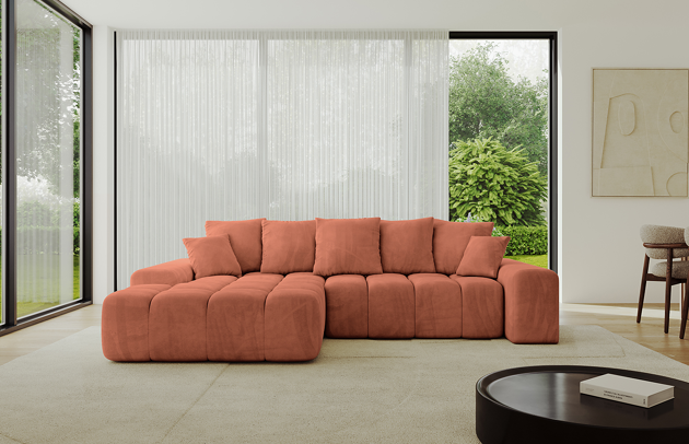 Bezug: Samt, Farbe: Apricot - Dream Velvet 202.07, Stellvariante: Ottomane Links, Stoffbeschreibung: Polsterstoff Dream Velvet: Wasserabweisender und leicht zu reinigender Möbelstoff, scheuerfest (30.000 Martindale-Zyklen) lichtecht (6) und pillingarm (4-5), aus 100 % PES, Gewicht 360 g/m2 ±5 %, Materialzusammensetzung: 100% Polyseter, Pilling Resistenz: 4, Abriebfestigkeit: 5, Scheuerbeständigkeit: 100000 Martindale-Zyklen, Zimmer: Wohnzimmer, Tiefe: 164 cm, Breite: 267 cm, Höhe: 69 cm, Länge der Schlaffläche: 214 cm, Breite der Schlaffläche: 119 cm, Liegehöhe: 38 cm, Anzahl der Sitzflächen: 4, Sitzfüllung: Wellenfeder + HR35 und T30-Schaum, Anzahl der Rückenkissen: 5, Art der Rückenkissen: Rückenkissen, Annzahl der Sitzkissen: 2, Anzahl der Zierkissen: 2, Material der Füße: Kunststoff, Höhe der Füße: 1 cm, Farbe der Füße: Schwarz, Breite der Armlehnen: 25 cm, Breite der Ottomane: 111 cm, Tiefe der Ottomane: 125 cm, Tiefe der Sitzfläche: 47 cm, Sitzhöhe: 38 cm, Art des Stauraumes: Innenfach geschlossen, Schlaffunktion: Mit Schlaffunktion - 1